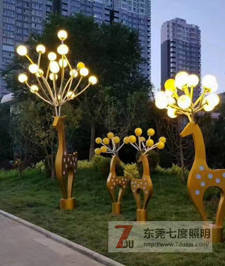 梅花鹿景觀燈燈安裝現(xiàn)場實拍效果圖