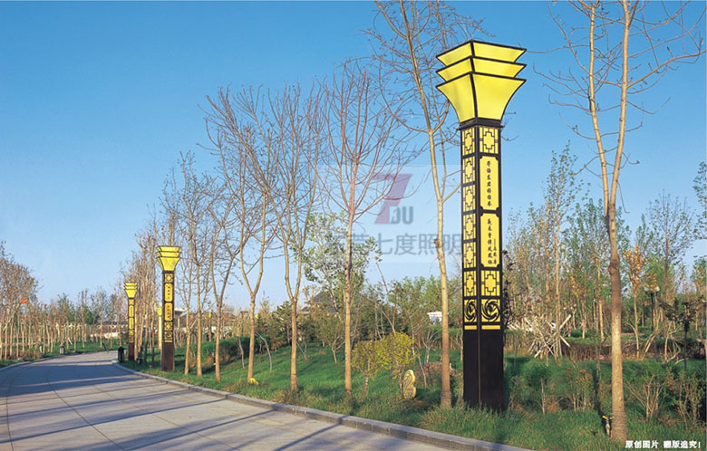 (QDJGDZ-019)3-6米方形廣場(chǎng)\園林景觀燈柱安裝效果實(shí)拍